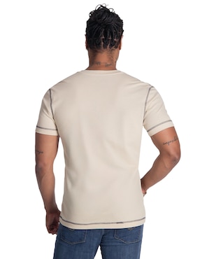 Playera Silver Plate cuello henley para hombre