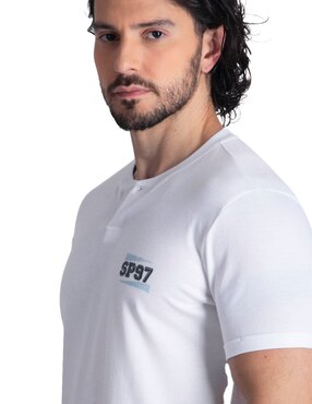 Playera Silver Plate cuello henley para hombre