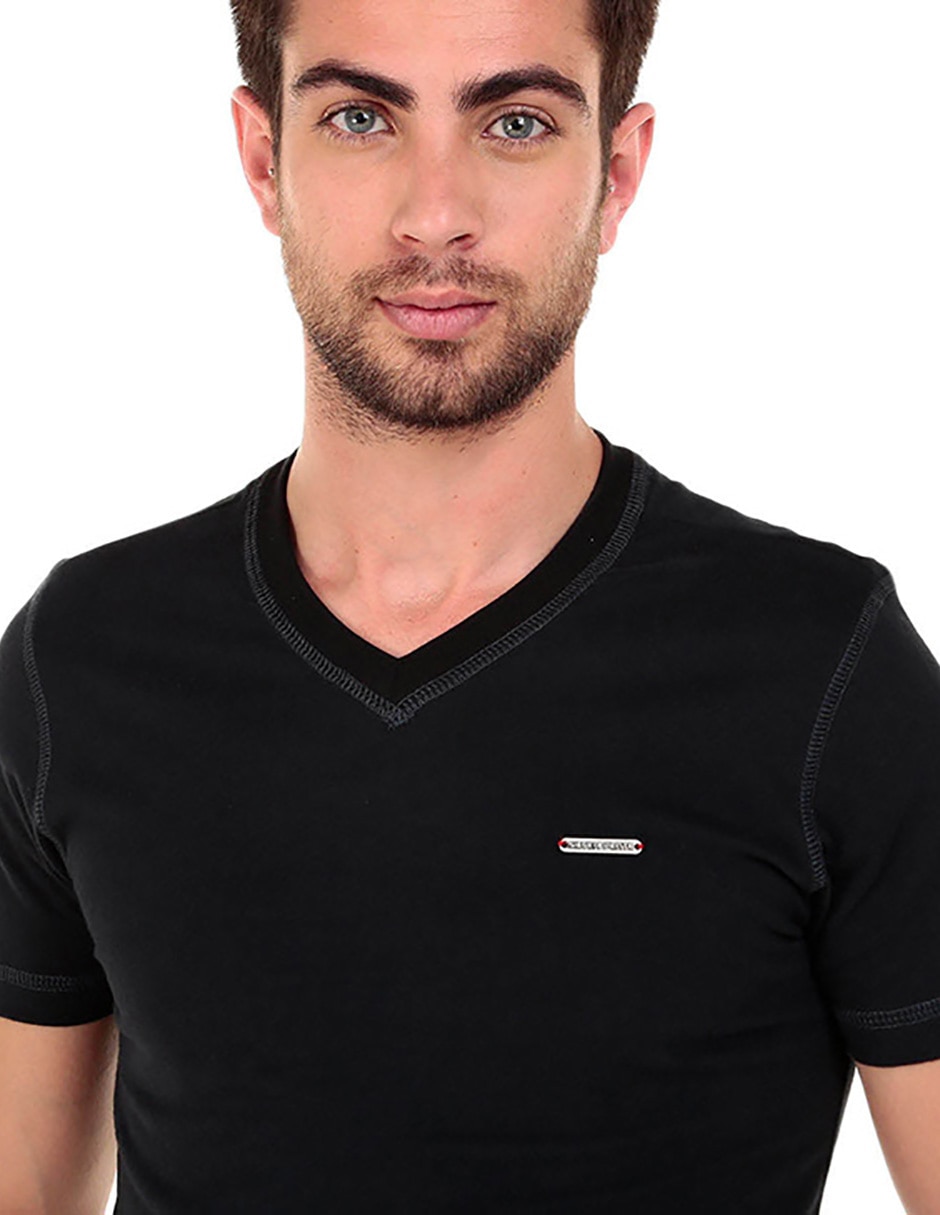 Playera cuello V para hombre 7
