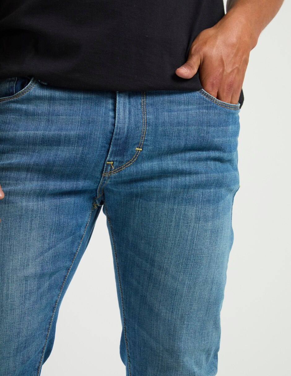 Jeans slim deslavado para hombre 8