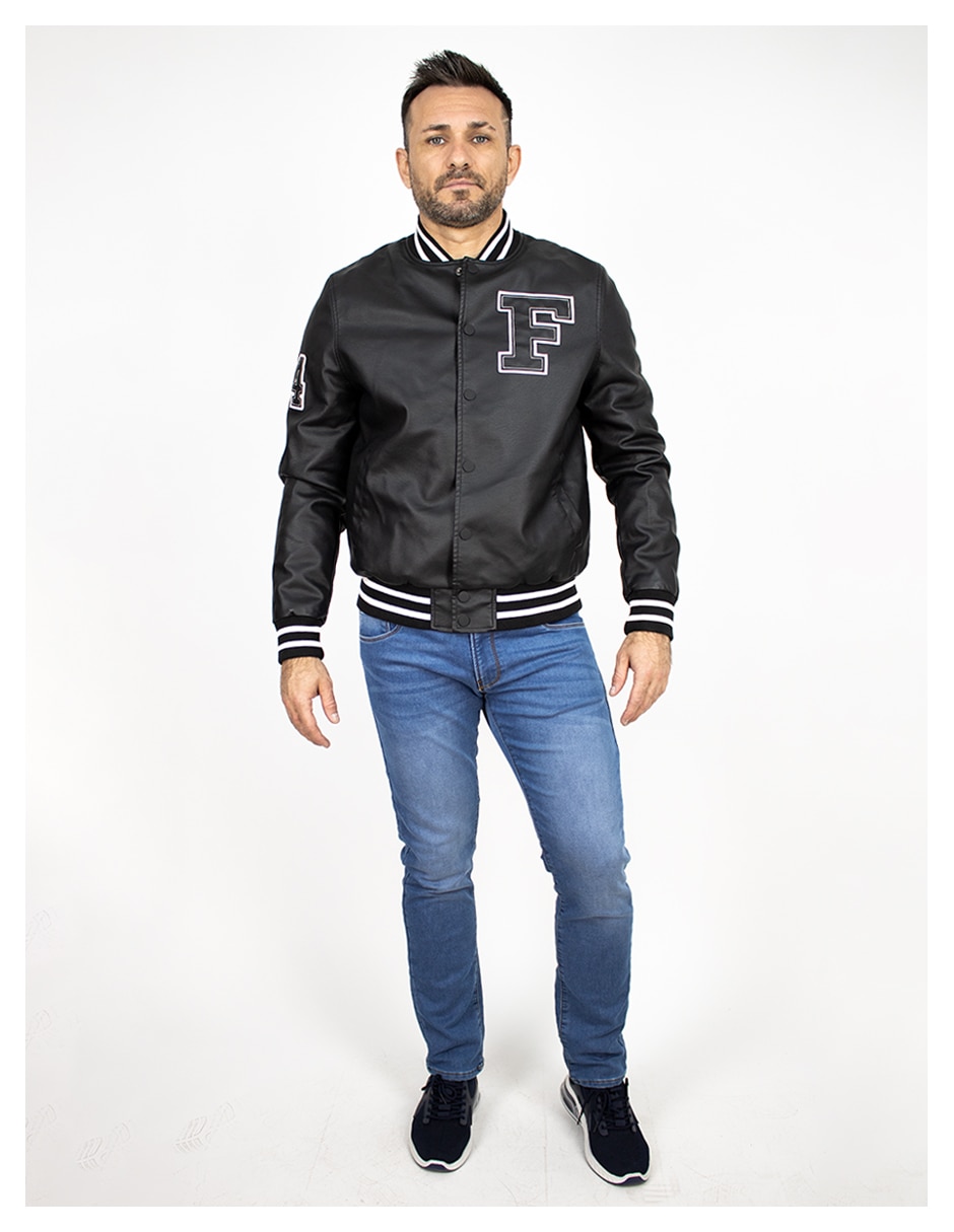 Chamarra con bolsillos para hombre 3