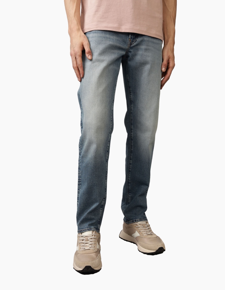 Jeans straight deslavado para hombre 1