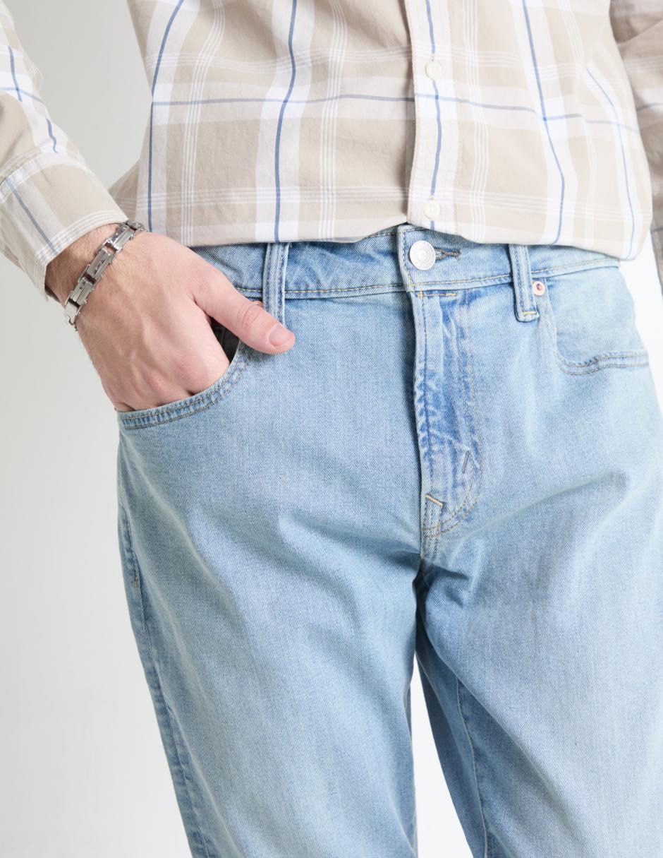 Jeans straight lavado claro para hombre 4