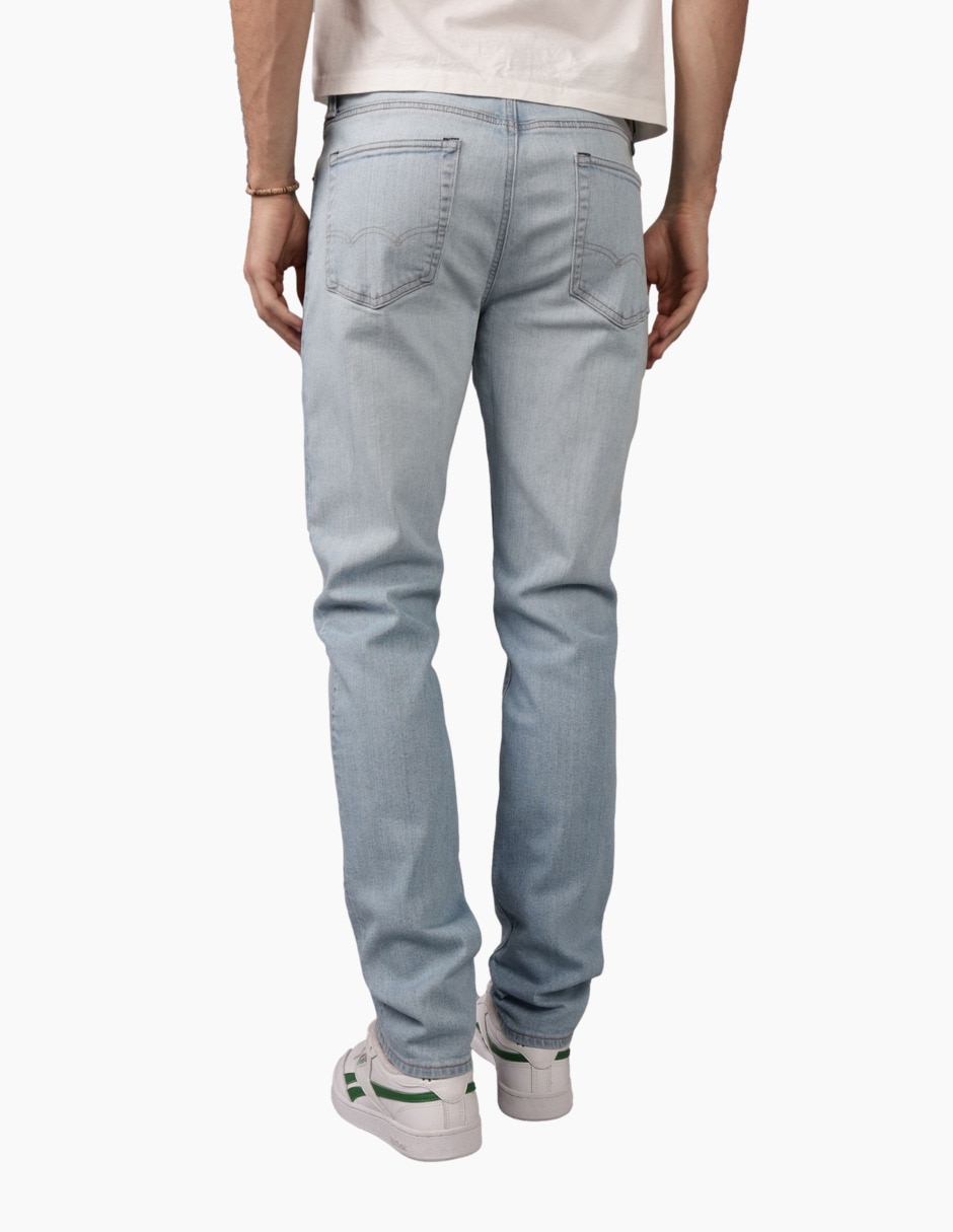 Jeans slim lavado claro para hombre 4