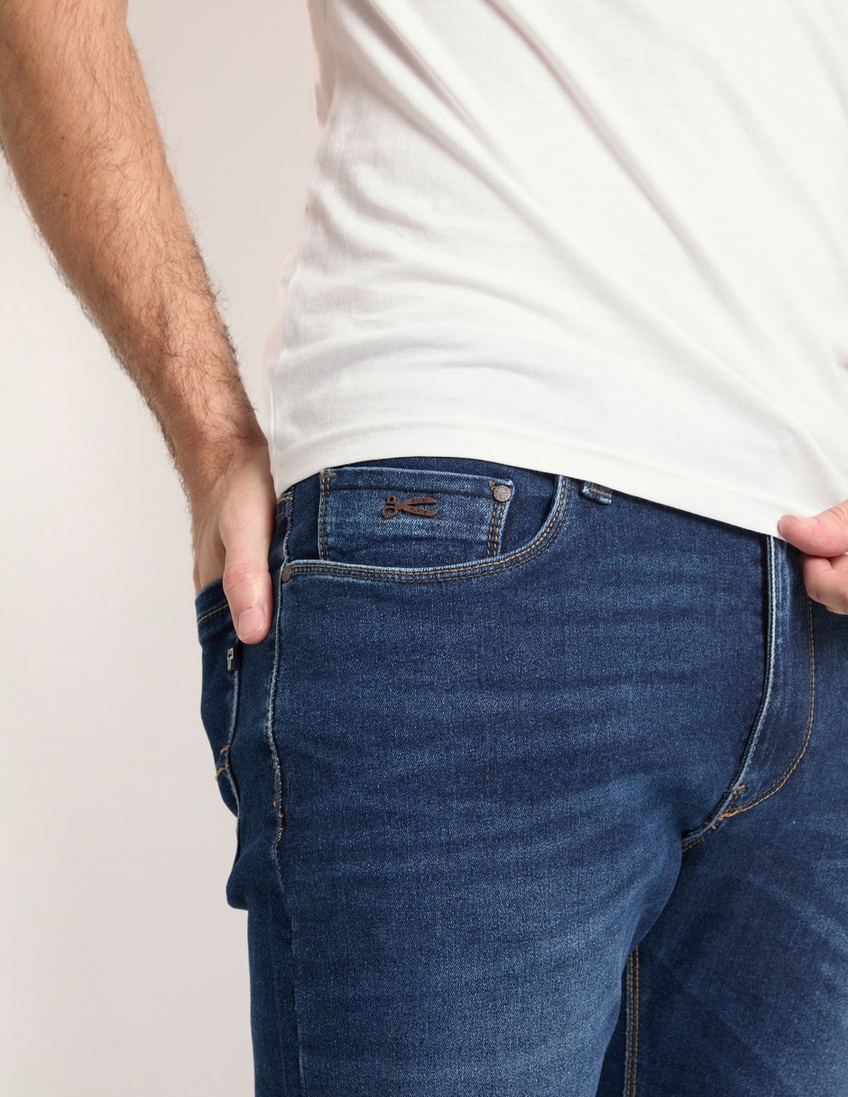 Jeans slim deslavado para hombre 4