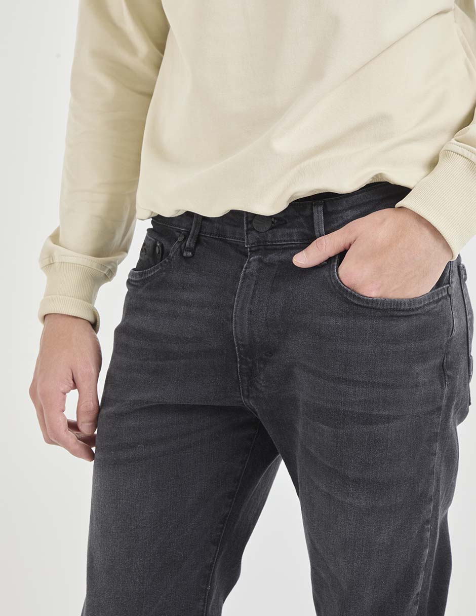 Jeans straight lavado stone wash para hombre 4