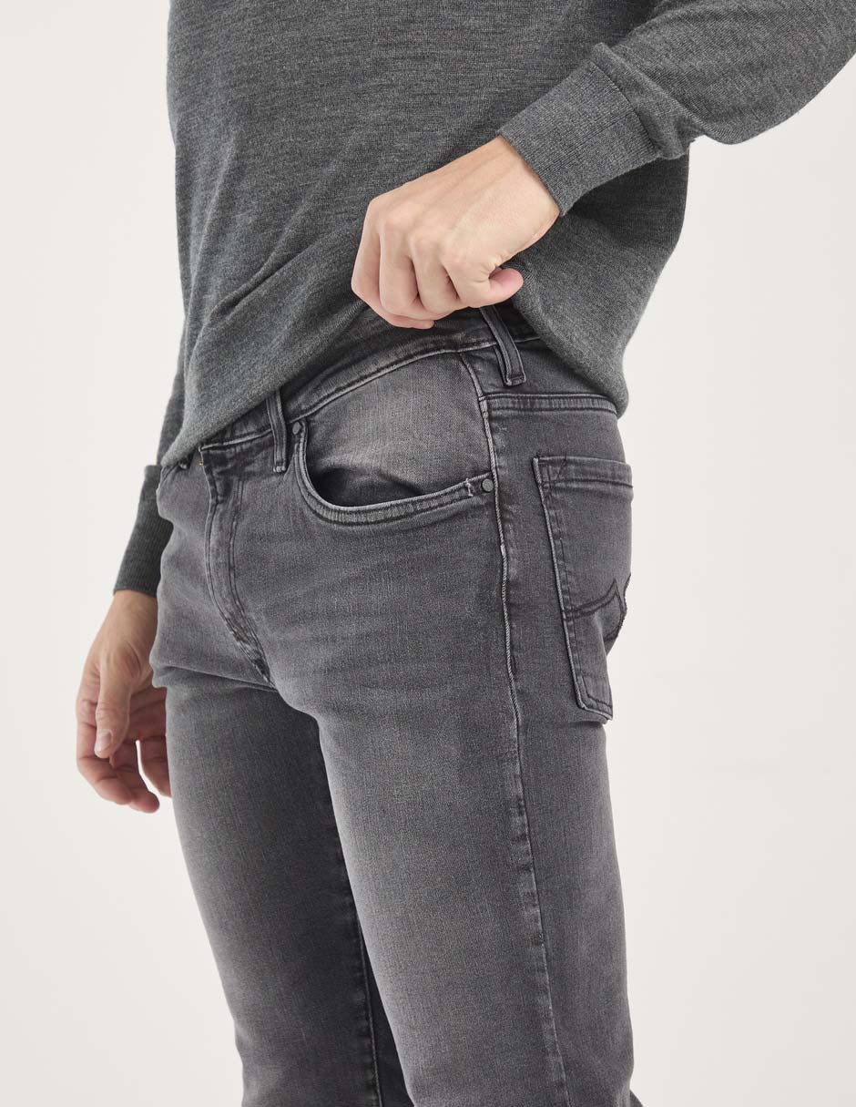 Jeans slim deslavado para hombre 4