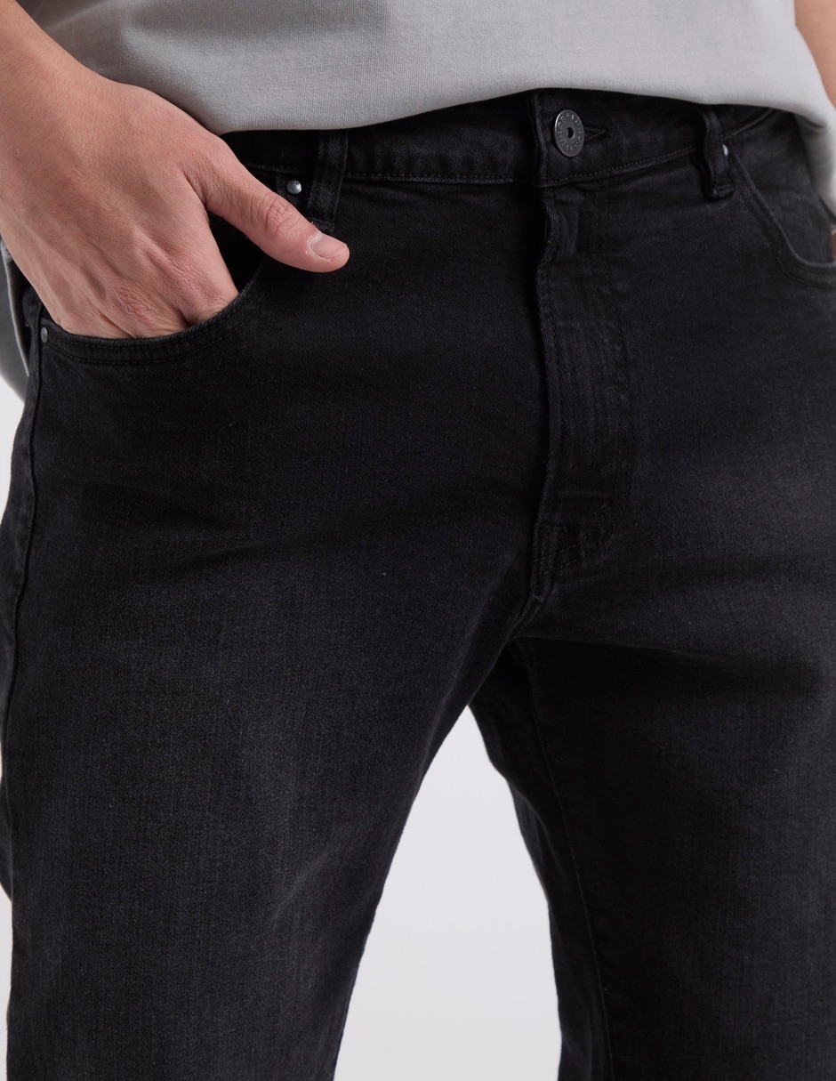 Jeans straight lavado obscuro para hombre 4