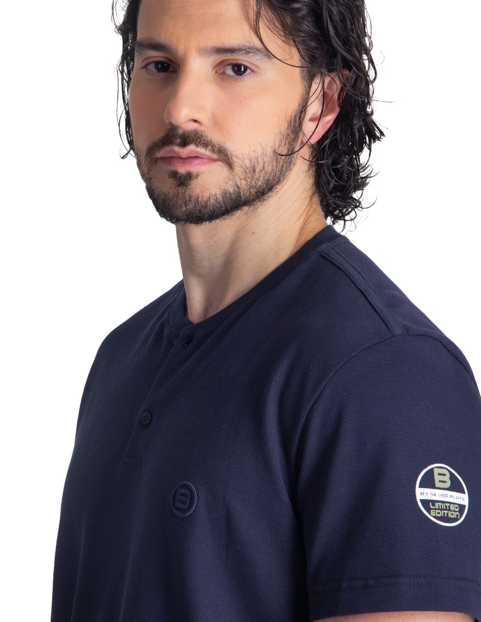 Playera cuello henley para hombre 4